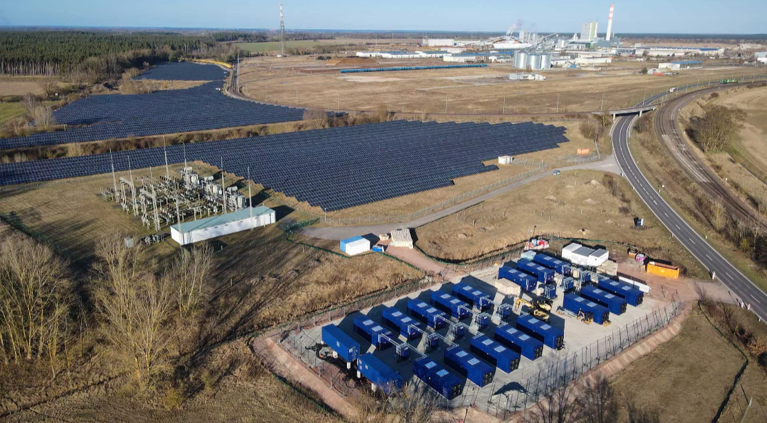 Hybrid-Projekte PV + Speicher - Elbkraftwerke-Gruppe